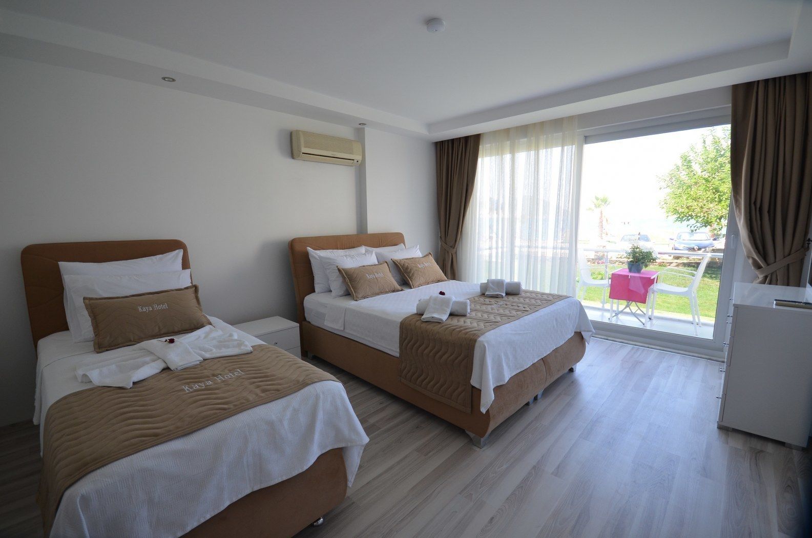 standard double room, sea view | minibar, blackout curtains, soundproofing, rollaway beds