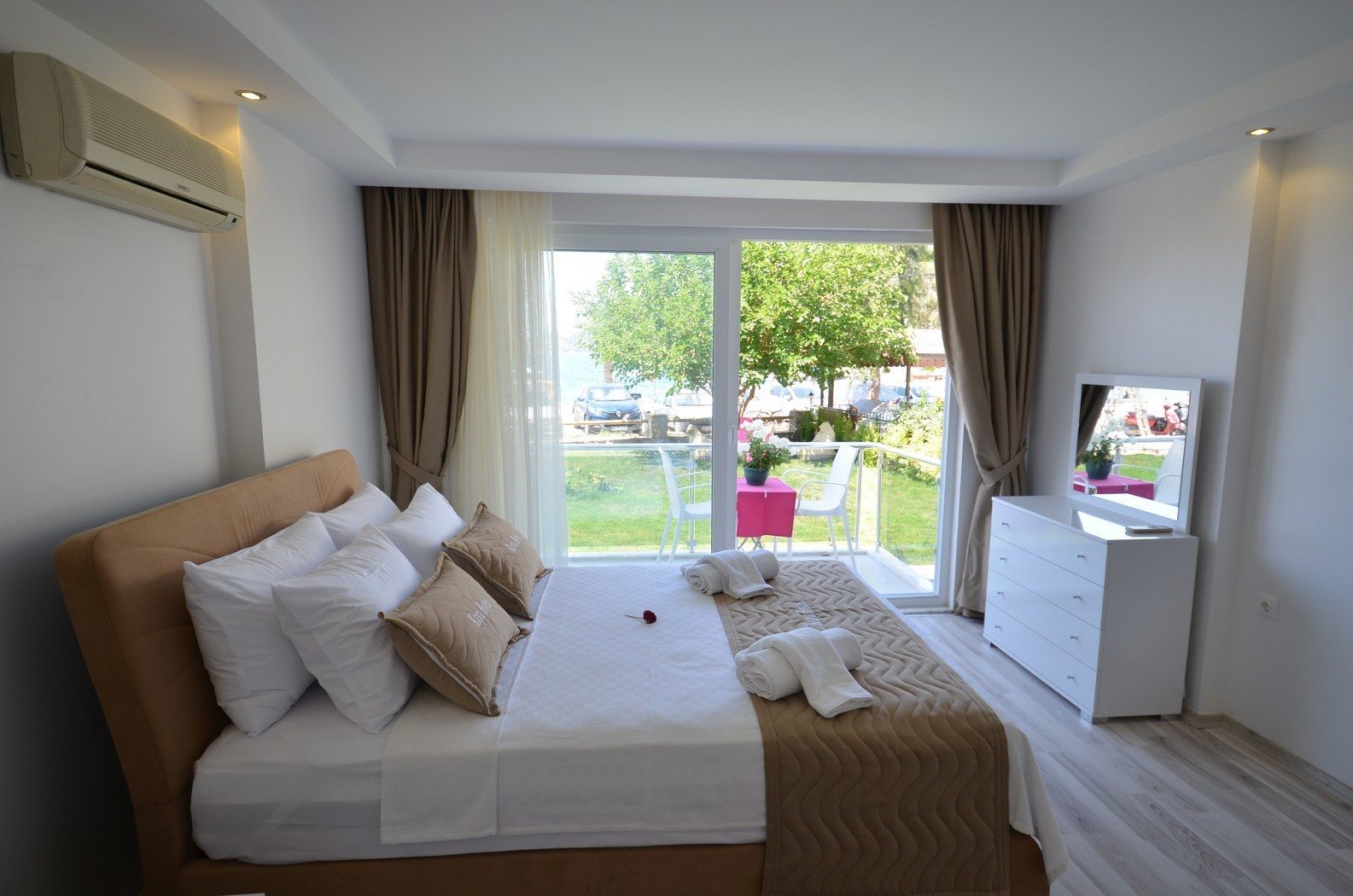 standard double room, sea view | minibar, blackout curtains, soundproofing, rollaway beds