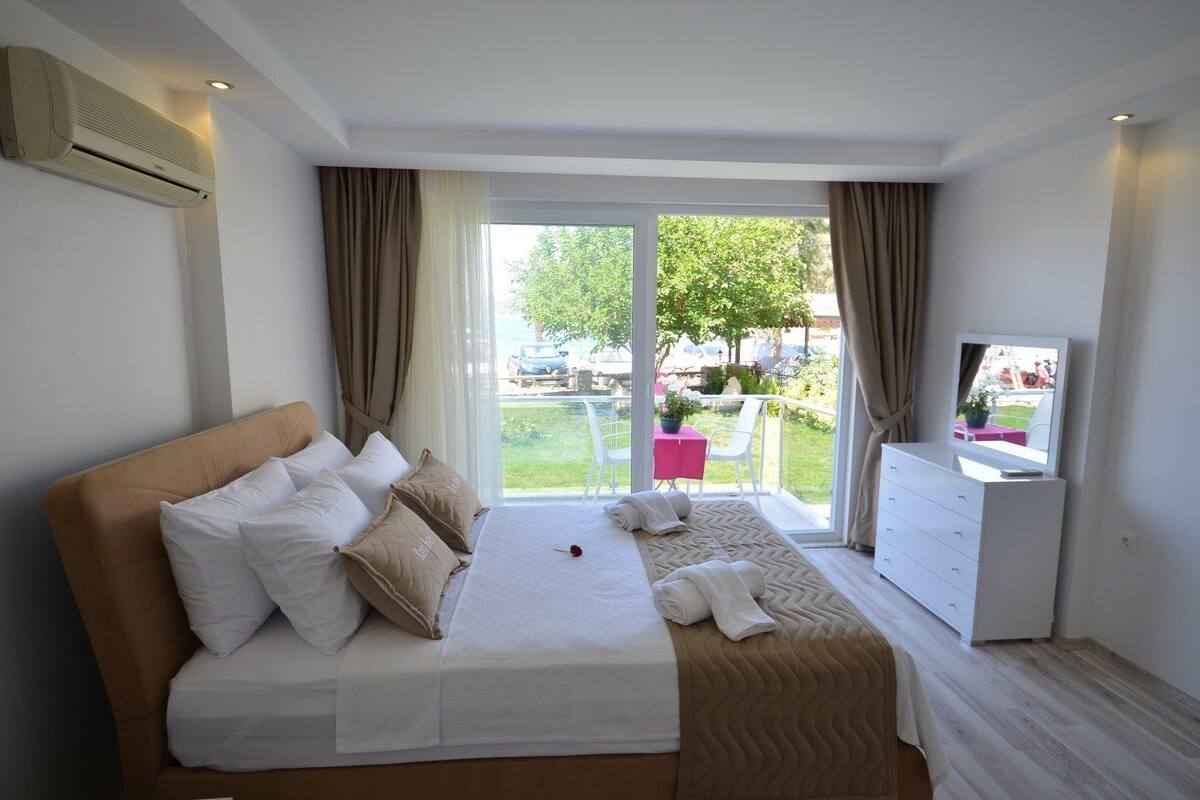 standard double room, sea view | minibar, blackout curtains, soundproofing, rollaway beds