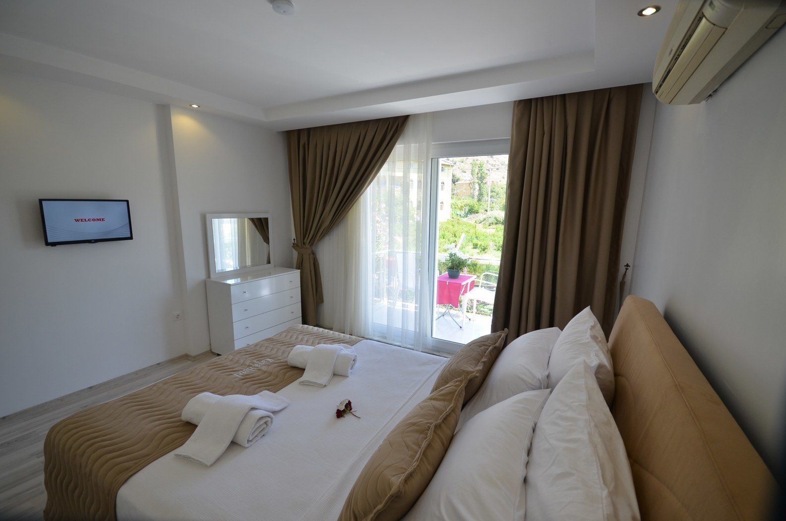 minibar, blackout curtains, soundproofing, rollaway beds