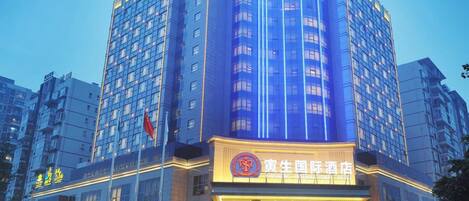 Fassade der Unterkunft – Abend/Nacht