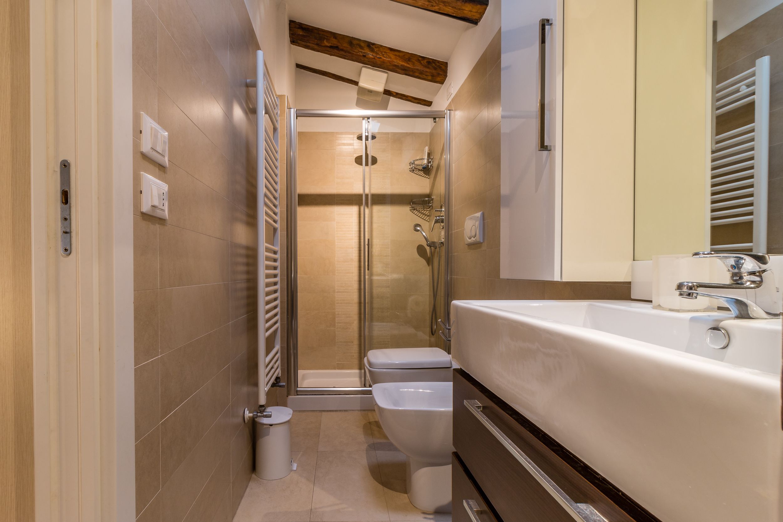 Apartment, 1 Bedroom | Bathroom | Shower, hair dryer, bidet, towels