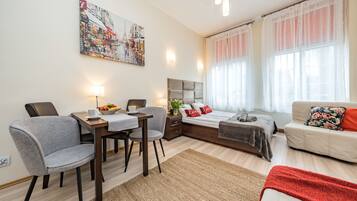 Comfort-Apartment, Blick auf den Innenhof | Verdunkelungsvorhänge, schallisolierte Zimmer, Bügeleisen/Bügelbrett