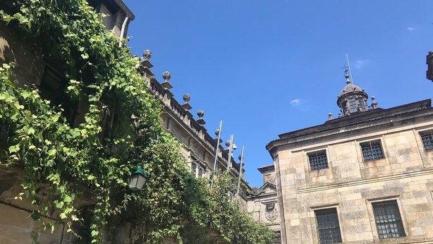 A historic building with ornate architectural details, including a dome and decorative elements on the roof. - Los truques (Santiago de Compostela)