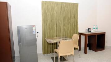 Se sirven desayunos, comidas, cenas y cocina local