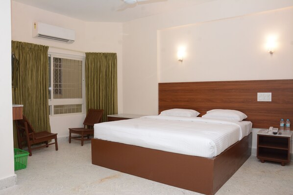 Executive Double or Twin Room | In-room safe, desk, blackout drapes, iron/ironing board