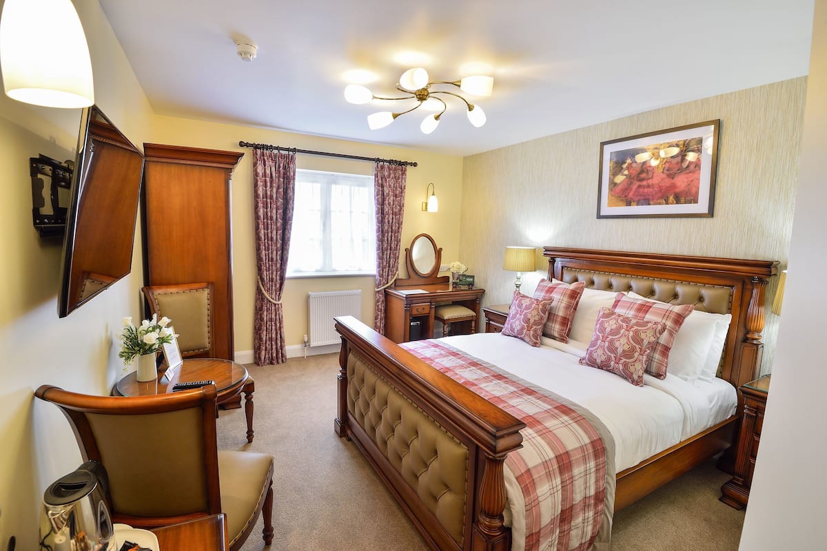 Standard Double Room, 1 Double Bed, Non Smoking | Desk, free cribs/infant beds, free WiFi, bed sheets