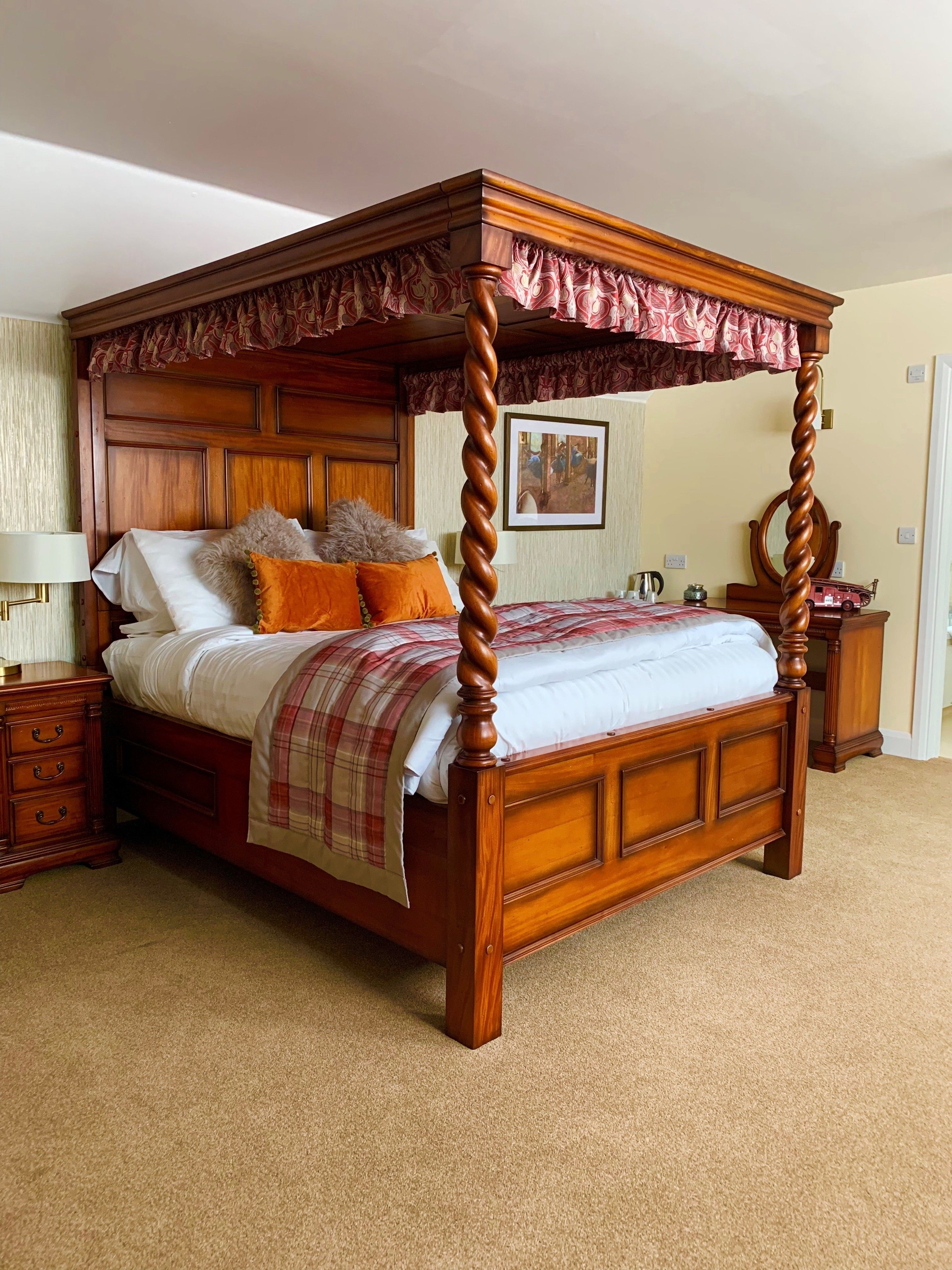 family room, 1 double bed with sofa bed, non smoking | desk, free cots/infant beds, free wifi, bed sheets