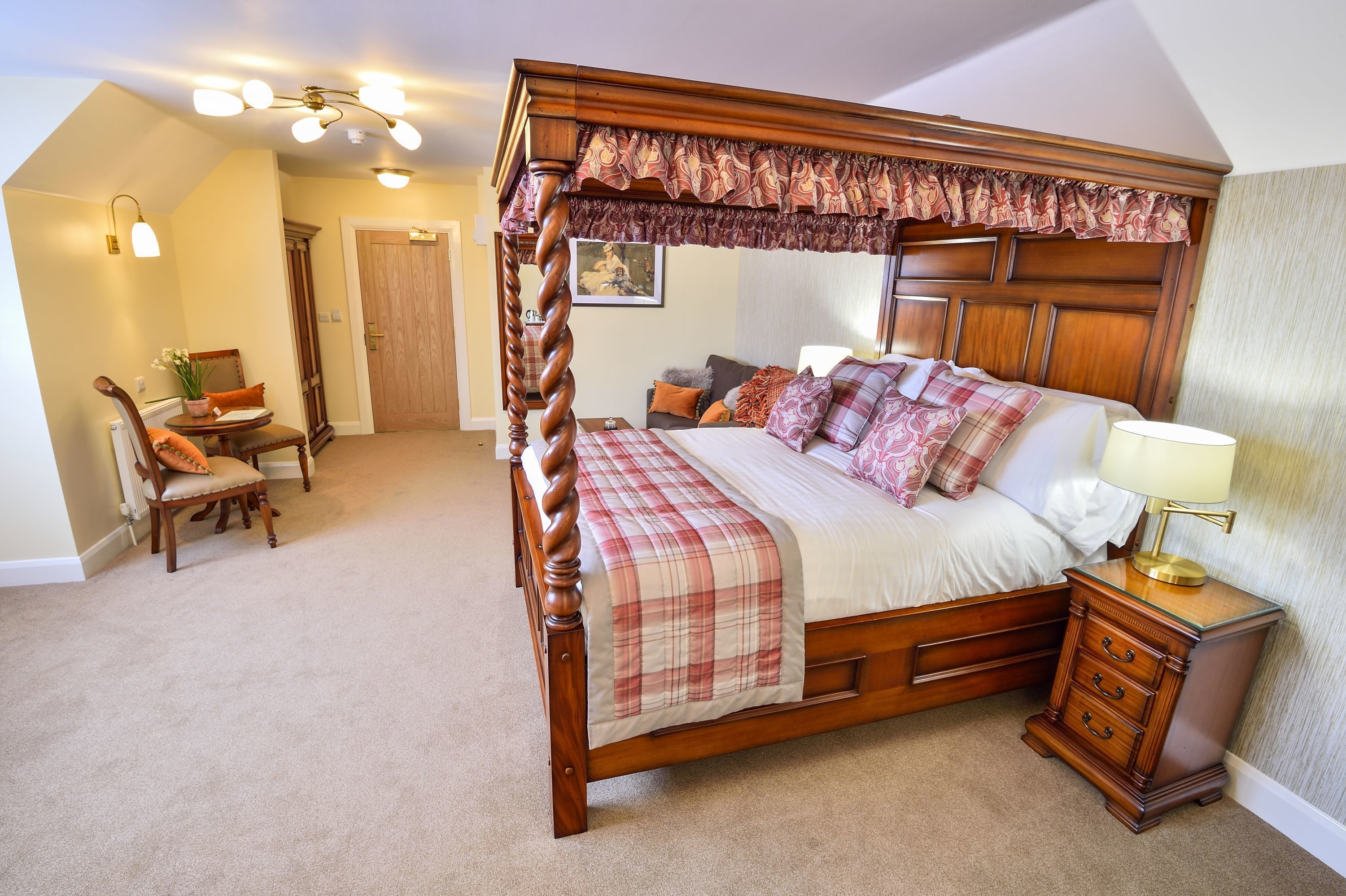 family room, 1 double bed with sofa bed, non smoking | desk, free cots/infant beds, free wifi, bed sheets