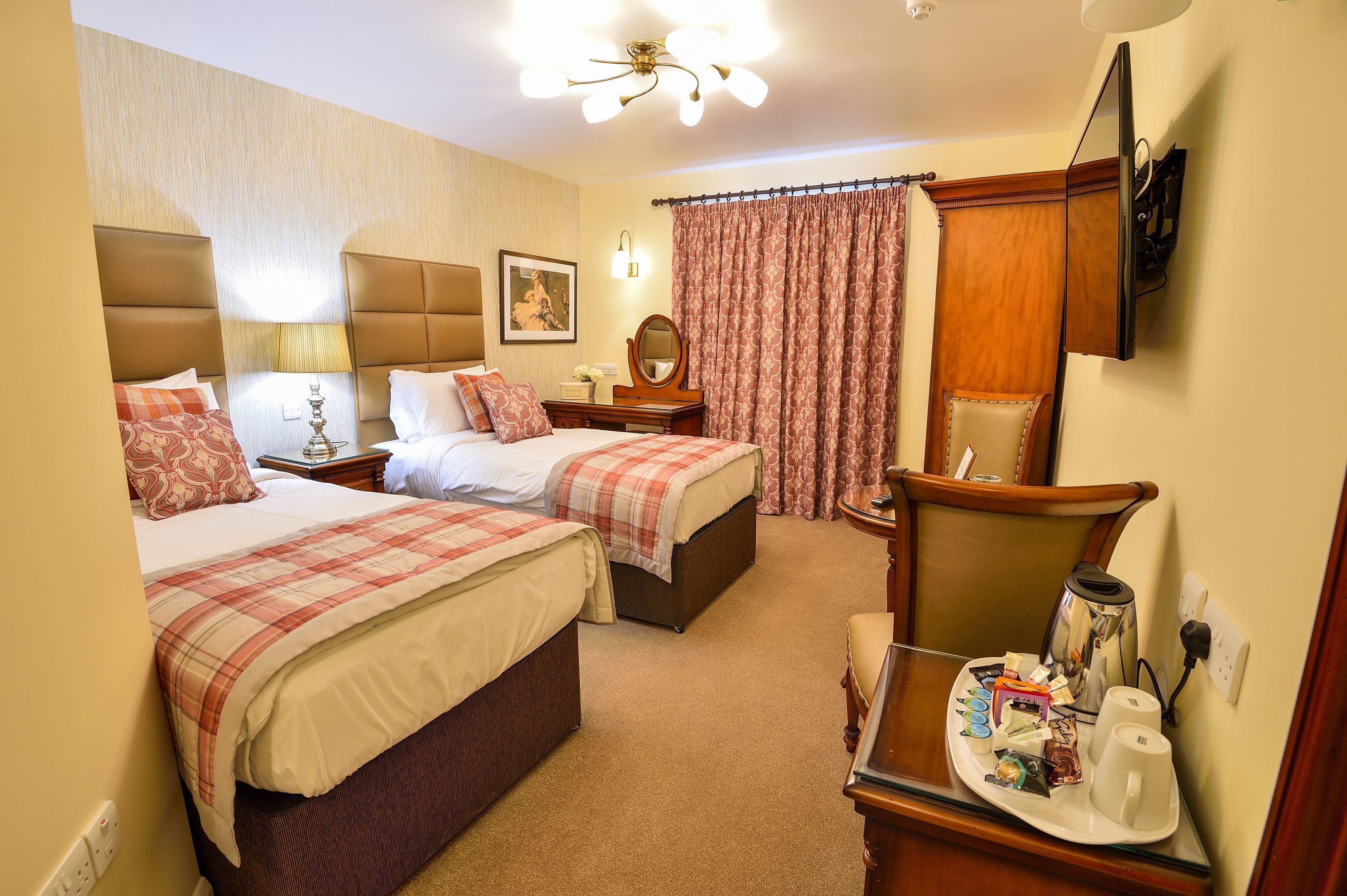 standard twin room, 2 single beds, non smoking | desk, free cots/infant beds, free wifi, bed sheets