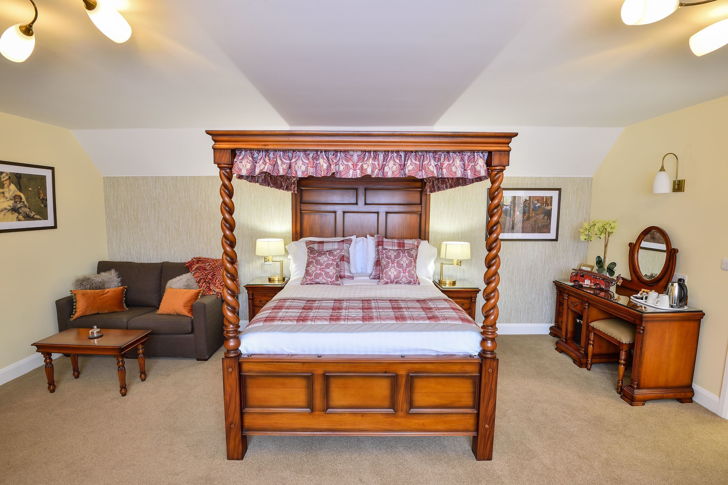 family room, 1 double bed with sofa bed, non smoking | desk, free cots/infant beds, free wifi, bed sheets