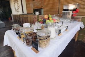Free daily buffet breakfast