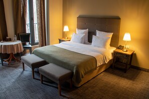 Premium bedding, minibar, in-room safe, individually decorated - Apricot Hotel Yerevan (Yerevan)