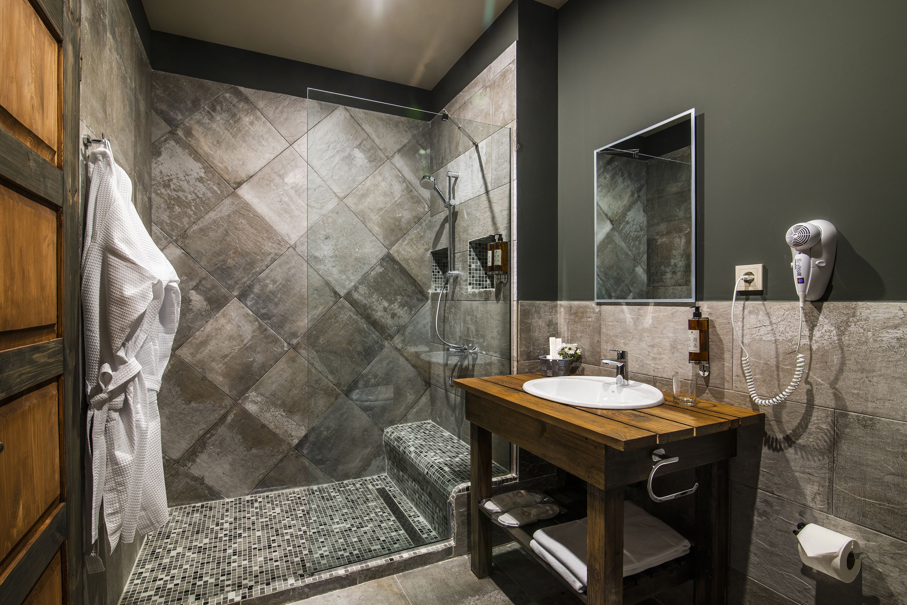 Superior Room, Balcony | Bathroom | Shower, free toiletries, hair dryer, bathrobes