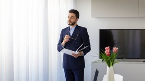 Penthouse Panoramique, balcon, vue ville | Coin séjour | Télévision LCD