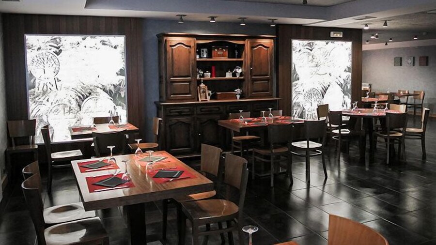 Hostal y Albergue Haizea - Hostel