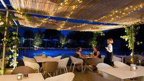 Poolside bar