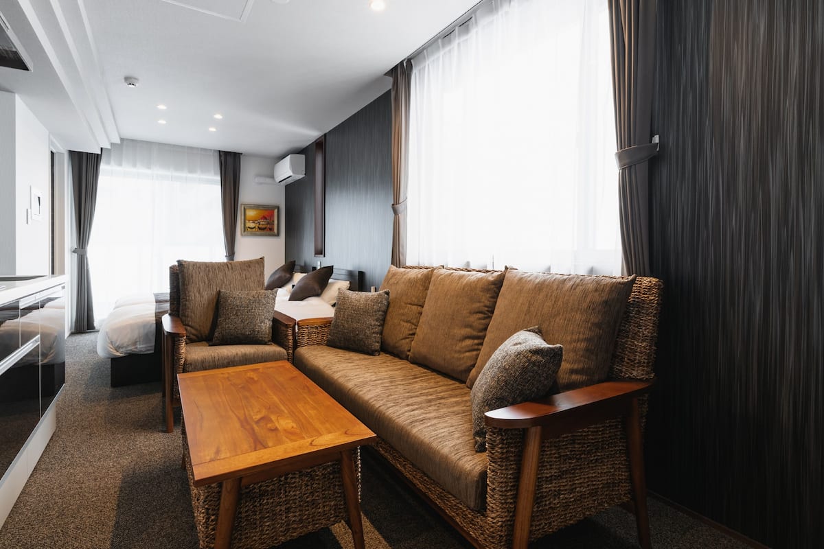 Superior B Non-Smoking | Desk, blackout drapes, WiFi (free)