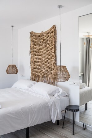 Basic Room | Egyptian cotton sheets, premium bedding, free minibar items - Boutique X Pueblo Benalmadena (Benalmádena)