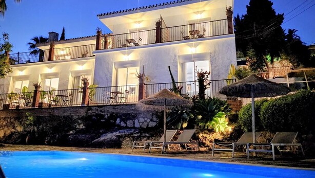 A two-story building with a swimming pool, outdoor seating, and a well-lit balcony. - White Village Boutique, Benalmádena - Self Check-in (Benalmádena)