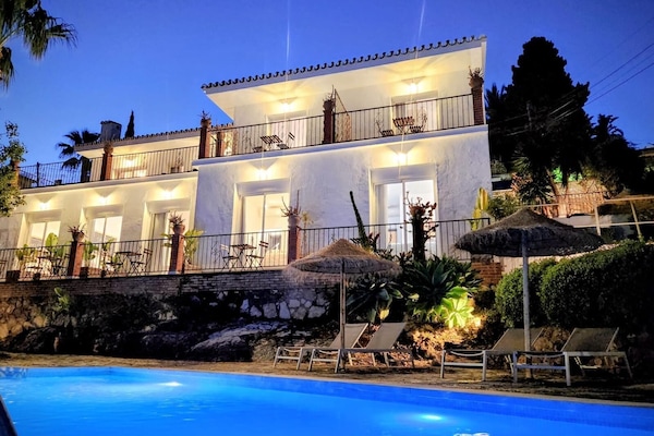 Depan hartanah - siang/malam