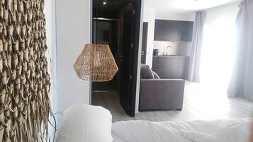 Deluxe Suite | Private kitchen | Espresso maker, electric kettle