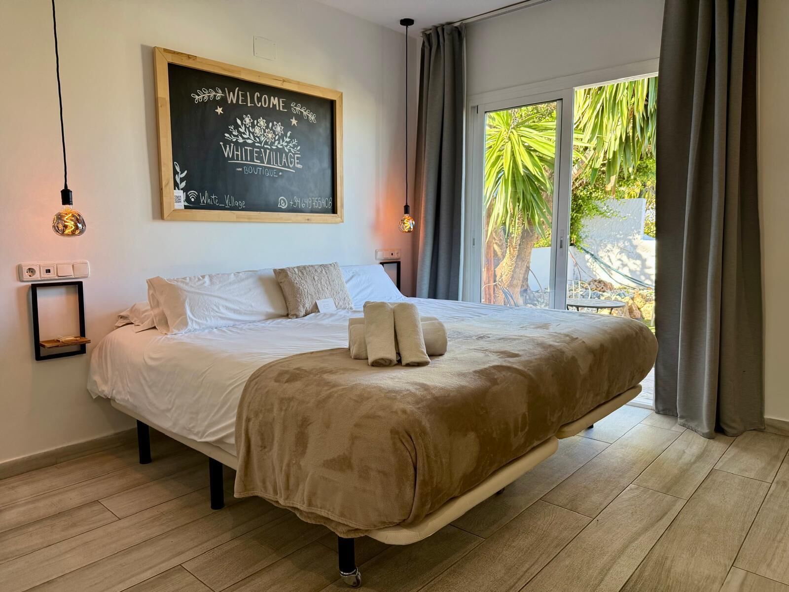 Standard Room | Egyptian cotton sheets, premium bedding, free minibar items