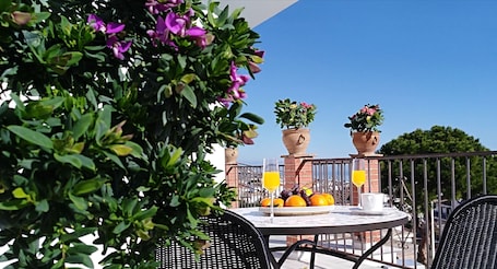 Sábanas de algodón egipcio y ropa de cama de alta calidad . White Village Boutique