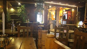 Breakfast, lunch, dinner and brunch served - Restaurant (Kathmandu)