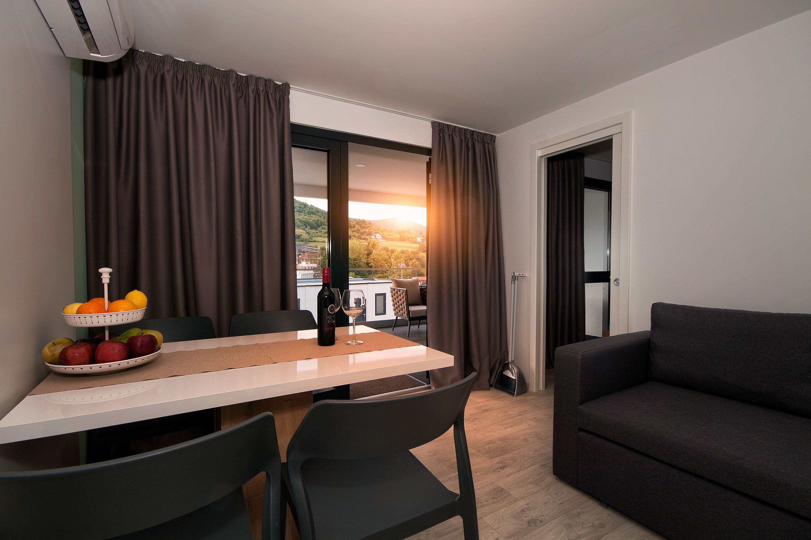 74-cm Smart TV with satellite channels, TV