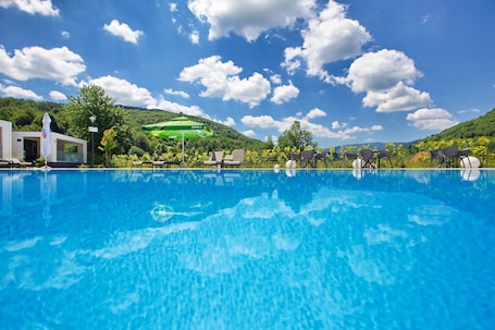 Outdoor pool, pool umbrellas, sun loungers