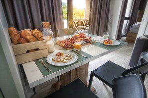 In-room dining - Mobile Homes Camping Plitvice (Plitvicka Jezera)