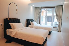 4 bedrooms, iron/ironing board, free WiFi, bed sheets