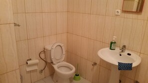 Handtücher, Shampoo, Toilettenpapier