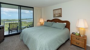 2 bedrooms, WiFi, bed sheets - South Seas Tower 4 #701 Looking at Sunset. Decorated with light pastel décor. (Marco Island)