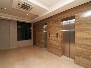 Staircase - The Orion Plaza (New Delhi)