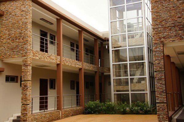 Interior entrance - Residence Loulou (Abidjan)