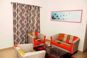 Standard Studio, Non Smoking | Premium bedding, down comforters, blackout drapes, iron/ironing board
