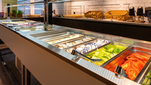 朝食 (ビュッフェ)、毎日提供 (有料)