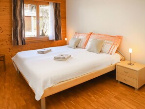 3 bedrooms, iron/ironing board, free WiFi