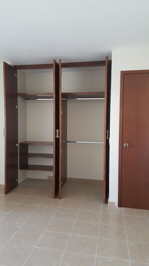3 chambres, fer et planche à repasser, Wi-Fi gratuit, draps fournis