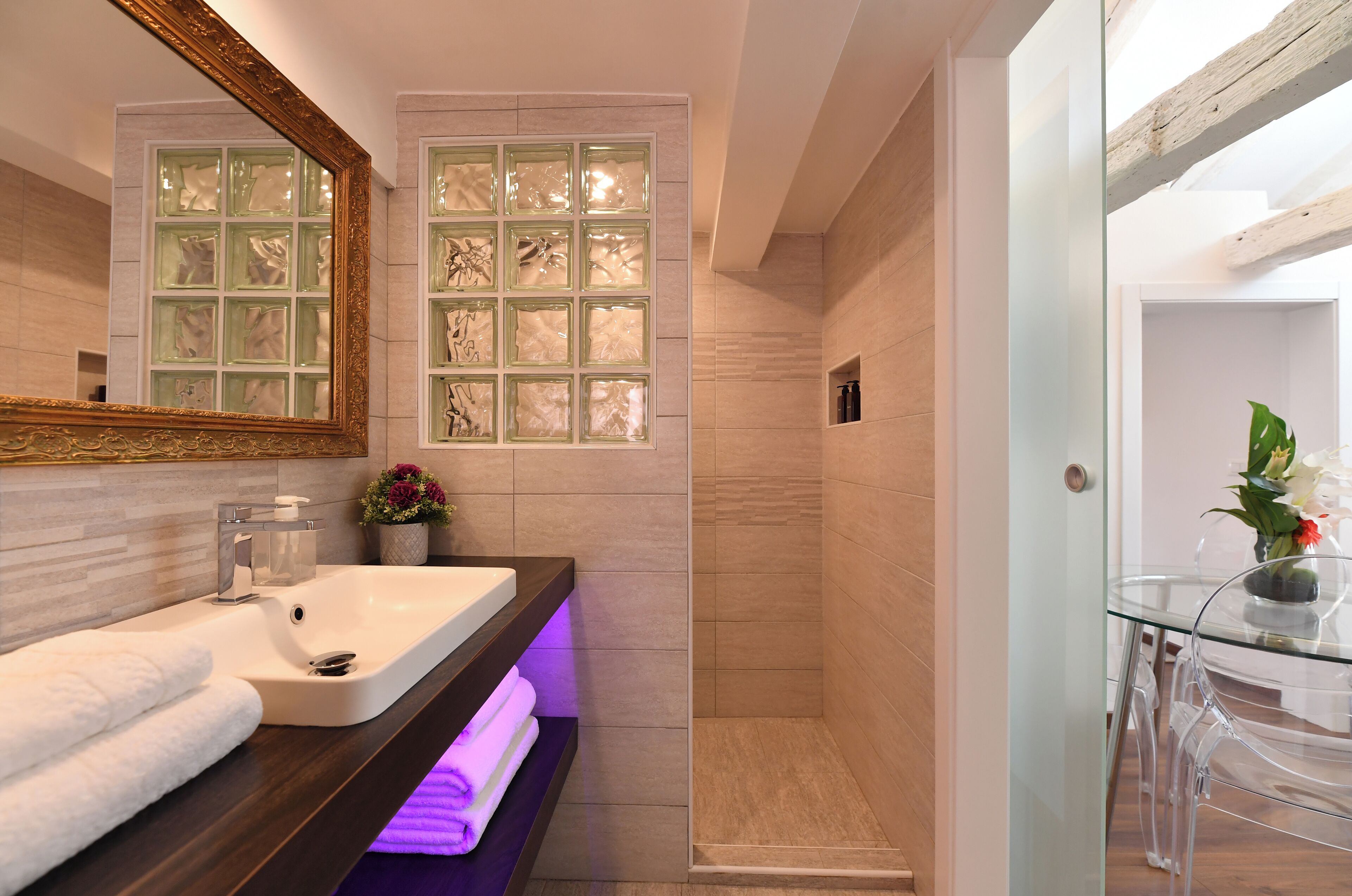 Doccia, asciugacapelli, asciugamani