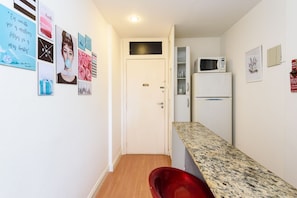 Huoneisto, useita sänkyjä, tupakointi kielletty | Yksityinen keittiö | Jääkaappi, mikroaaltouuni, liesi, leivänpaahdin