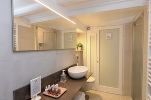 Hair dryer, slippers, towels, soap - Sweet Apartment (Venezia)