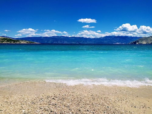 Apartment Njivice for 2 persons, 3 star "Lilis" apartment