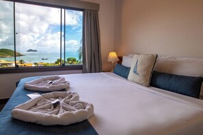 Quarto standard, vista para o mar | Frigobar, Wi-Fi de cortesia, roupa de cama
