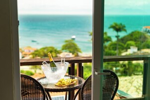 Deluxe Room, Sea View | Minibar, free WiFi, bed sheets