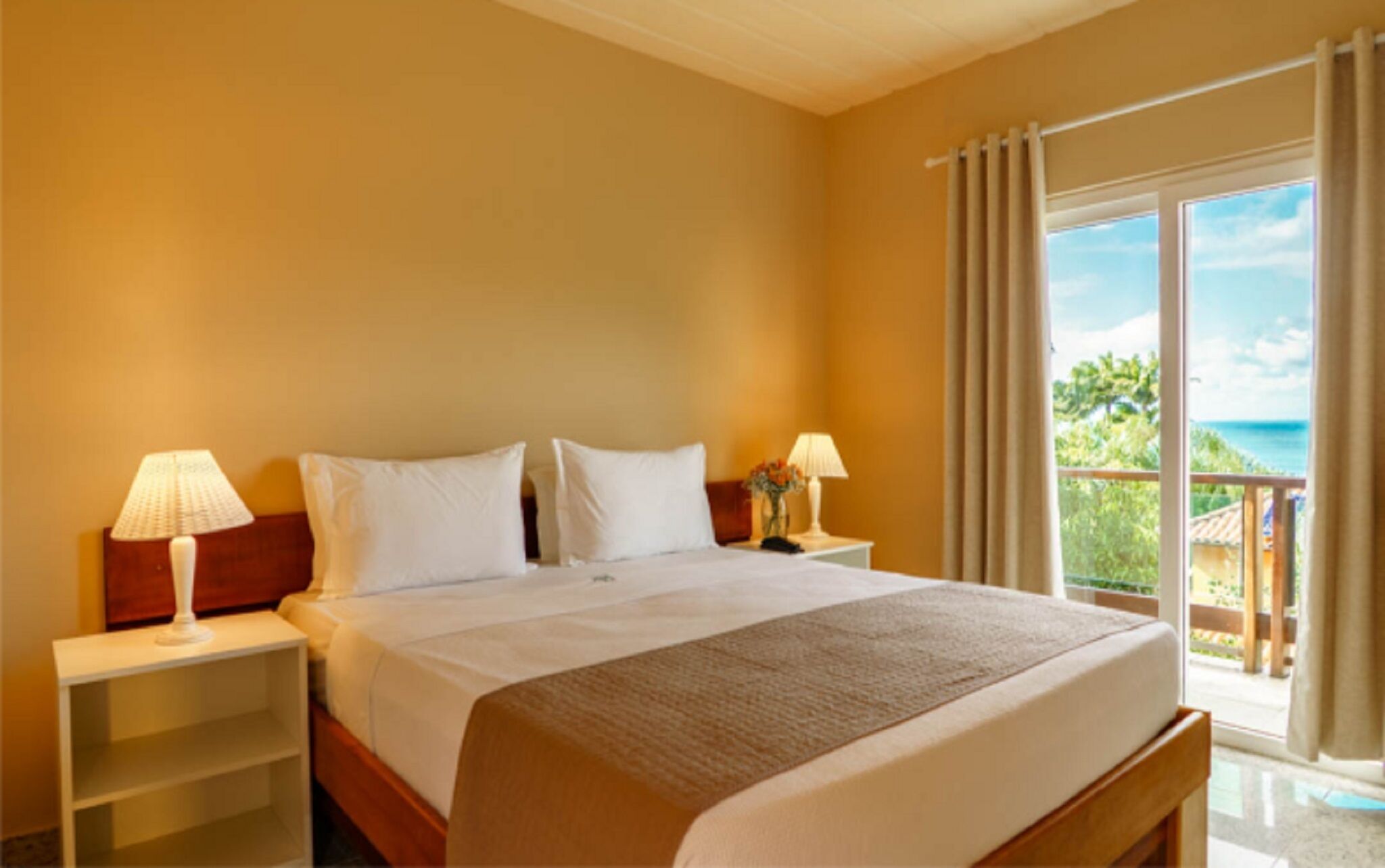 Minibar, WiFi (free), bed sheets
