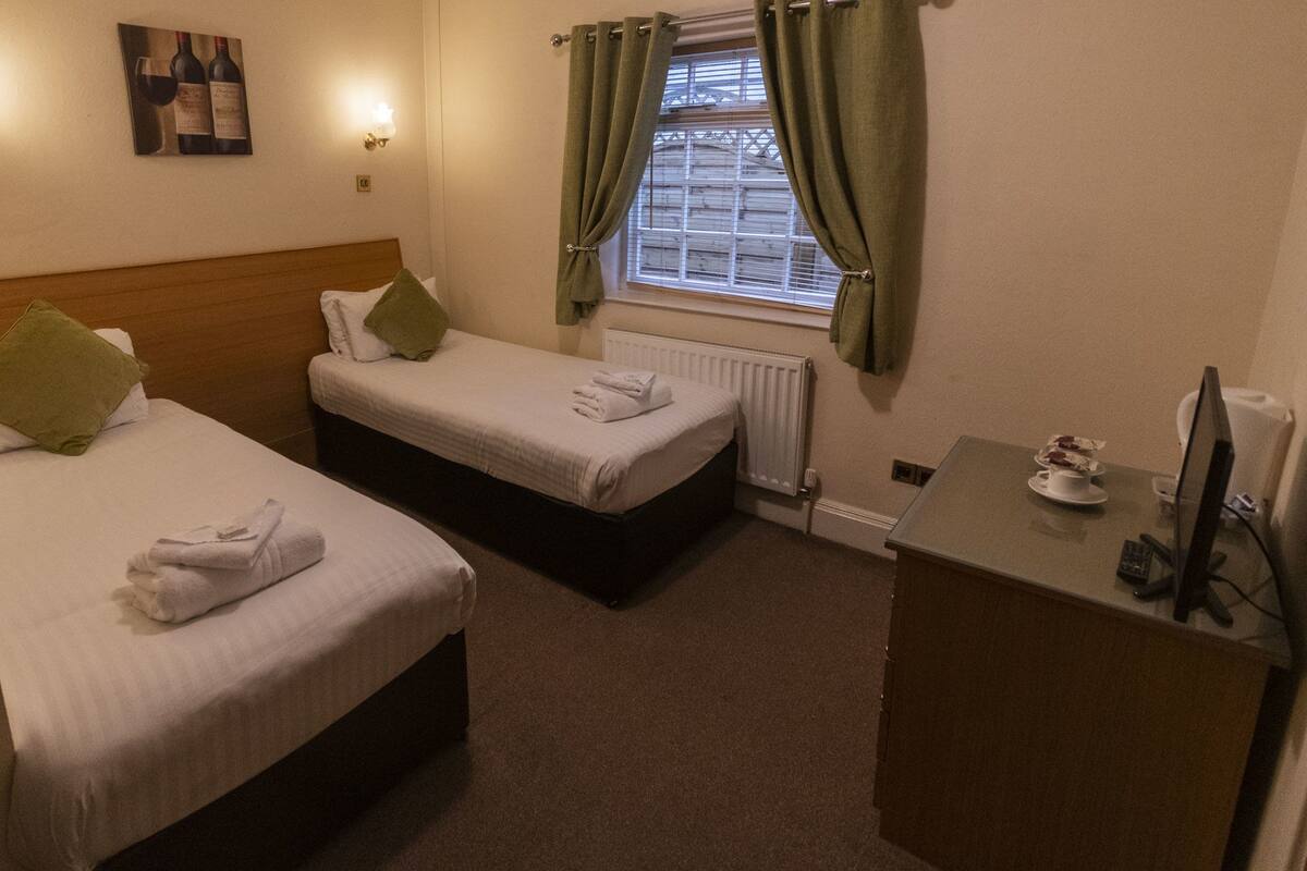 Classic Twin Room, 2 Twin Beds, Non Smoking | WiFi (free), bed sheets
