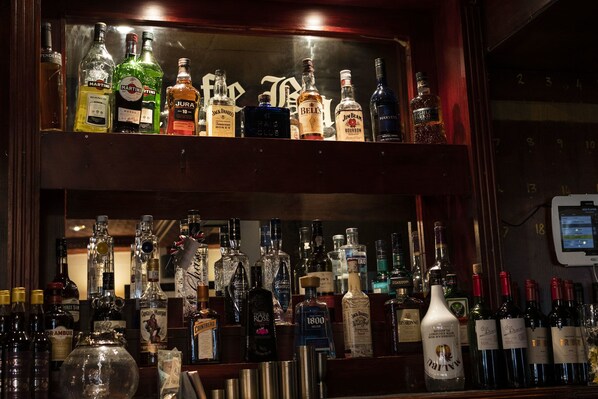 Bar (on property) - The Isca Arms (Newport)